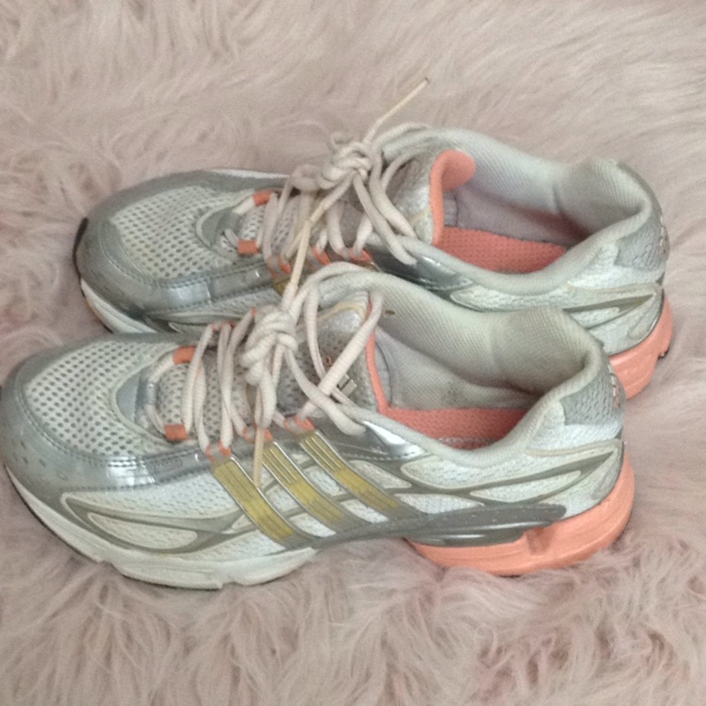 Adidas peach silver sneaker 7